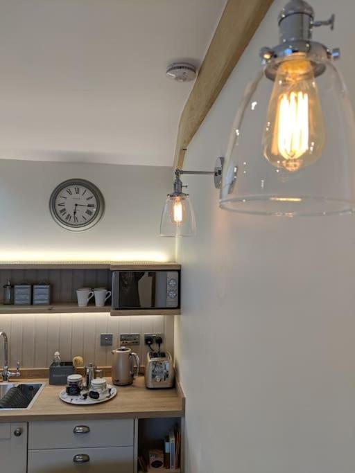 Barley - Cosy Stylish Apartment - Easy Access To Bath And Many Nearby Attractions Box  Esterno foto